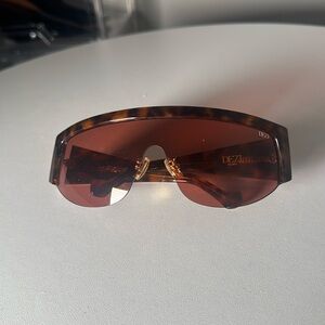 Dezi thique sunglasses
